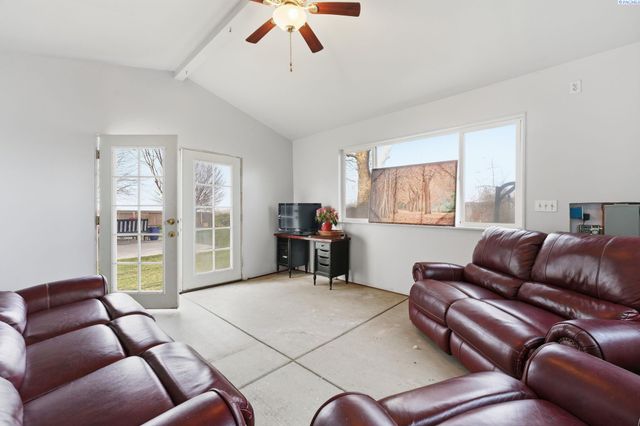 1020 Oxford Avenue, Richland, WA 99352