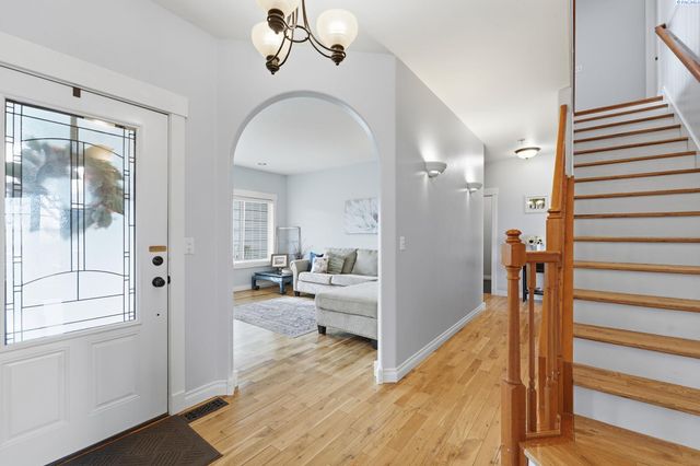 1020 Oxford Avenue, Richland, WA 99352