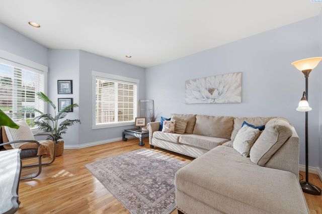 1020 Oxford Avenue, Richland, WA 99352