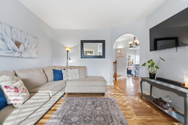 1020 Oxford Avenue, Richland, WA 99352