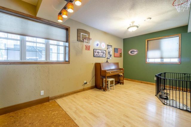 1955 TERREBONNE DRIVE, Kronenwetter, WI 54455