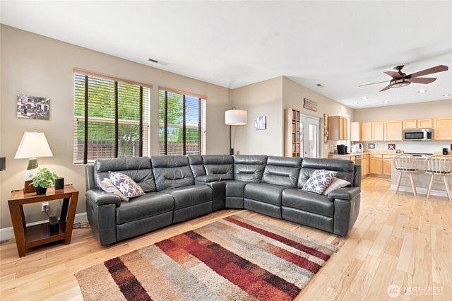 6531 Francis Avenue SE, Auburn, WA 98092