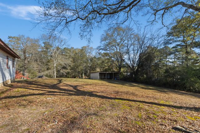 9 Dearman Rd., Collins, MS 39428