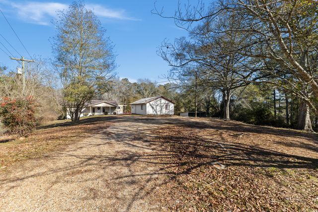 9 Dearman Rd., Collins, MS 39428