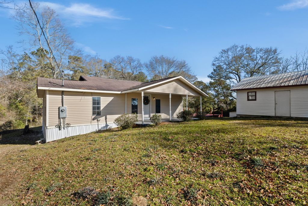 9 Dearman Rd., Collins, MS 39428