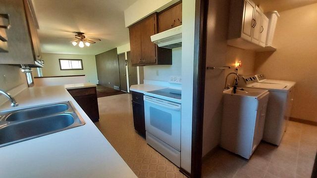 8030 Waring DRIVE, Oak Creek, WI 53154
