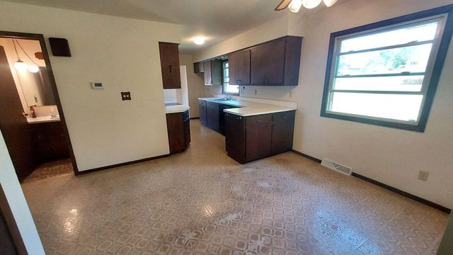 8030 Waring DRIVE, Oak Creek, WI 53154