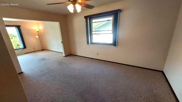 8030 Waring DRIVE, Oak Creek, WI 53154