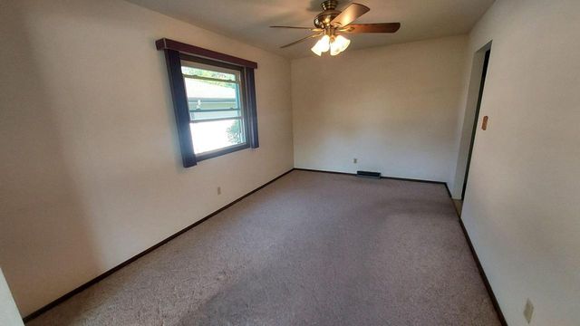 8030 Waring DRIVE, Oak Creek, WI 53154