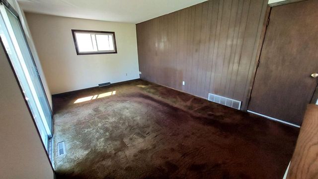 8030 Waring DRIVE, Oak Creek, WI 53154
