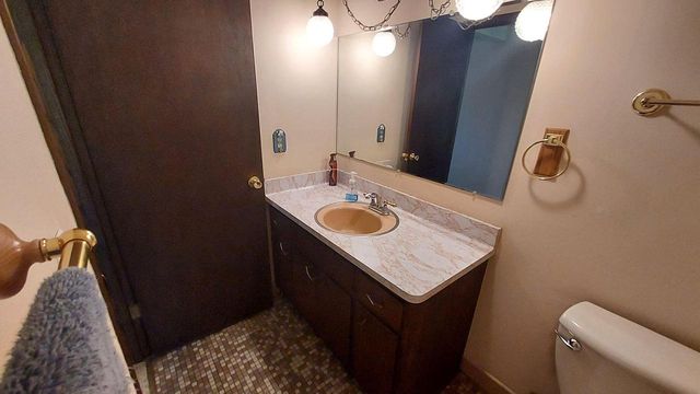8030 Waring DRIVE, Oak Creek, WI 53154