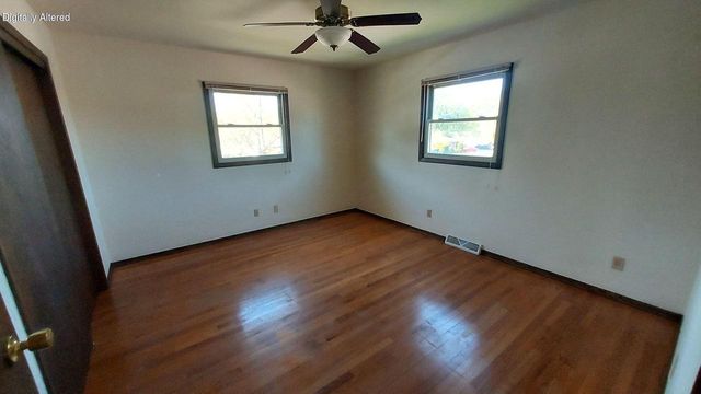 8030 Waring DRIVE, Oak Creek, WI 53154