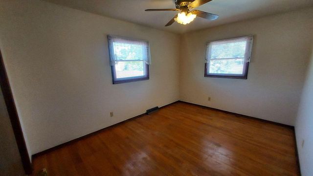 8030 Waring DRIVE, Oak Creek, WI 53154