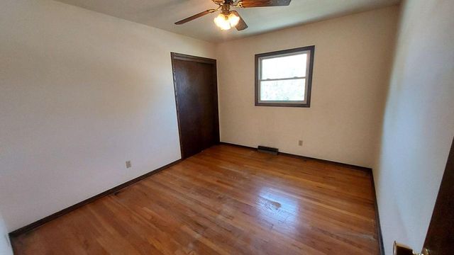 8030 Waring DRIVE, Oak Creek, WI 53154