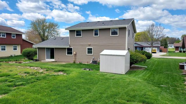 8030 Waring DRIVE, Oak Creek, WI 53154