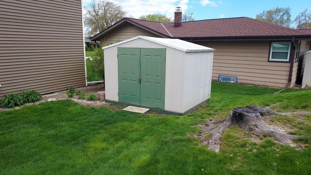 8030 Waring DRIVE, Oak Creek, WI 53154