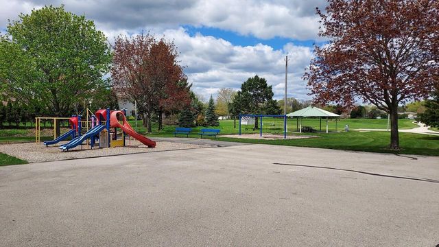 8030 Waring DRIVE, Oak Creek, WI 53154