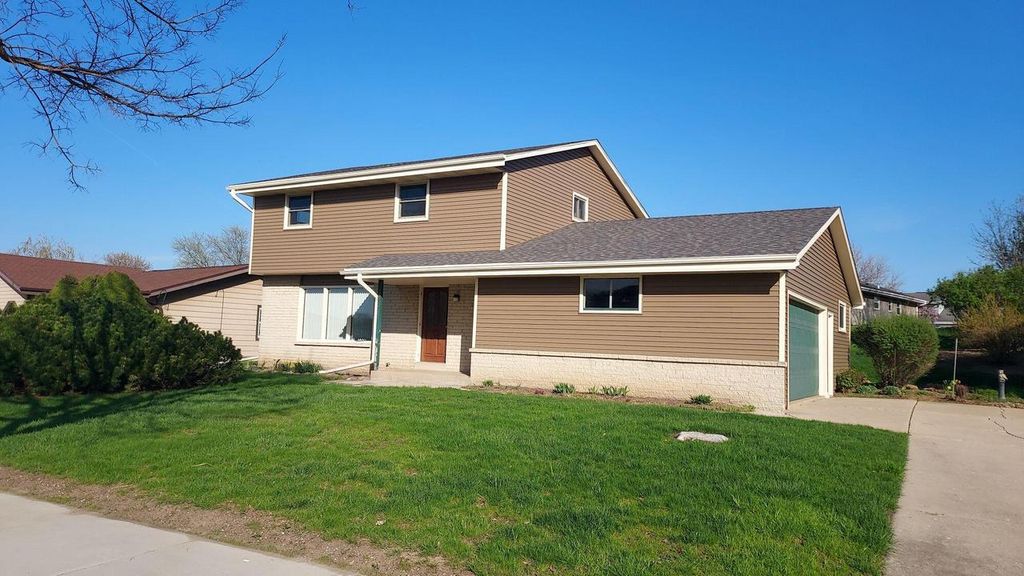 8030 Waring DRIVE, Oak Creek, WI 53154