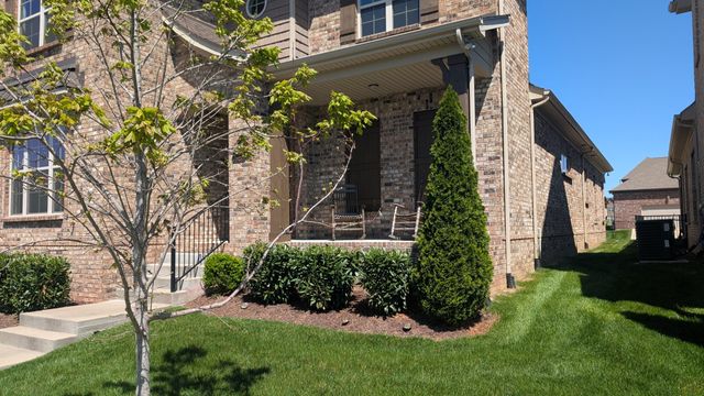 1023 Paddock Park Cir, Gallatin, TN 37066