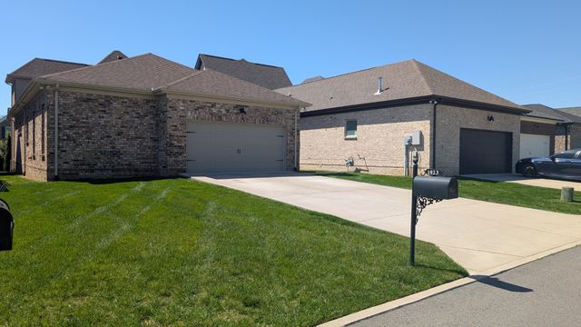 1023 Paddock Park Cir, Gallatin, TN 37066
