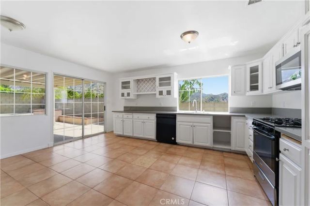 13868 Tucker Avenue, Sylmar, CA 91342