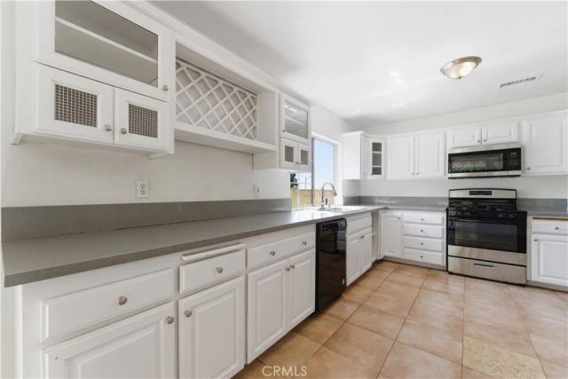 13868 Tucker Avenue, Sylmar, CA 91342