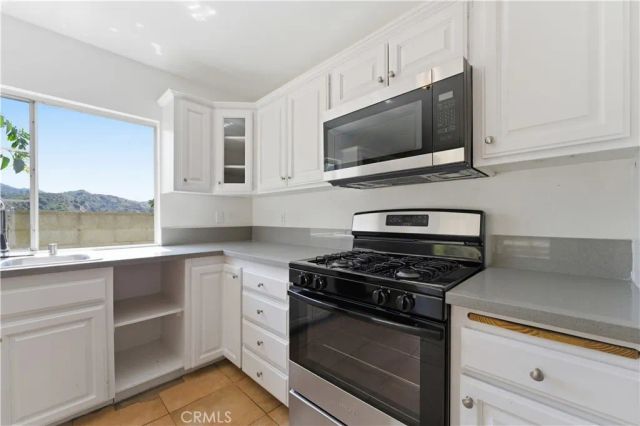 13868 Tucker Avenue, Sylmar, CA 91342