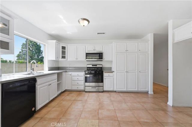 13868 Tucker Avenue, Sylmar, CA 91342