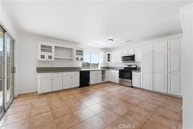 13868 Tucker Avenue, Sylmar, CA 91342