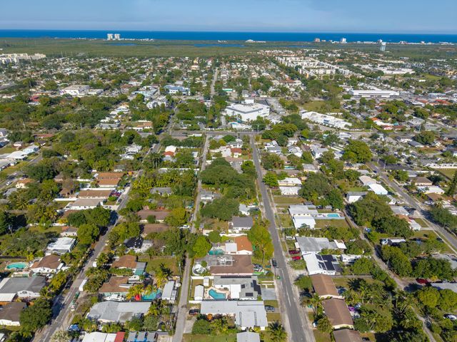 262 SW 8th Street, Dania Beach, FL 33004