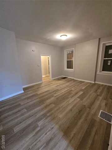 4549 S Compton Avenue, St Louis, MO 63111