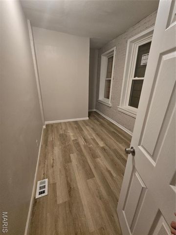 4549 S Compton Avenue, St Louis, MO 63111