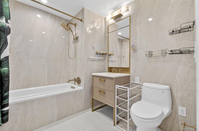 3 Court Square, Long Island City, NY 11101