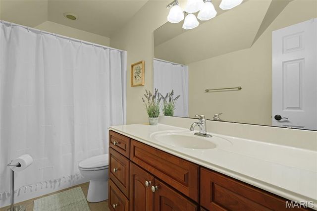 7411 Creek Ridge Lane, Edwardsville, IL 62025