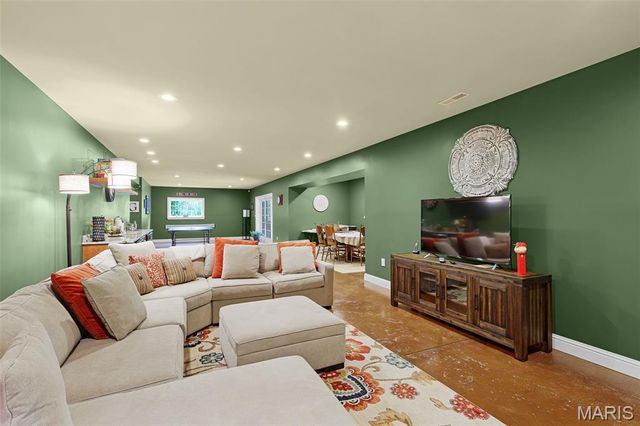 7411 Creek Ridge Lane, Edwardsville, IL 62025