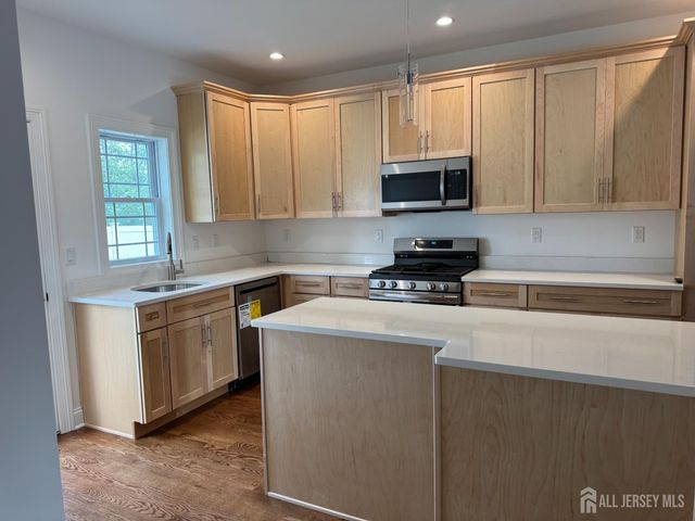 12 Moyse Place, Edison, NJ 08820