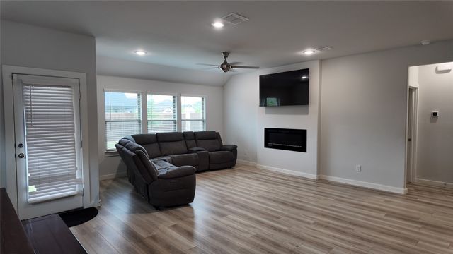 542 Chase Creek Drive, Lavon, TX 75166