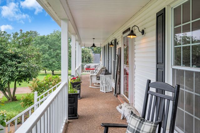 2712 Long Hollow Pike, Hendersonville, TN 37075