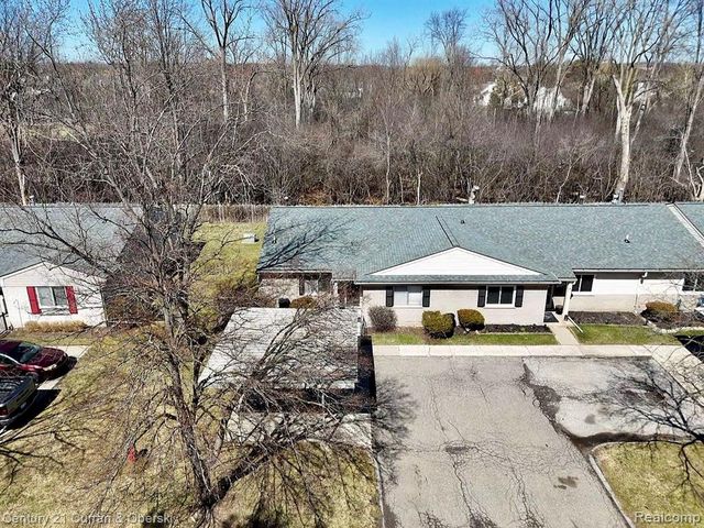 26596 Franklin Pointe Drive, Southfield, MI 48034