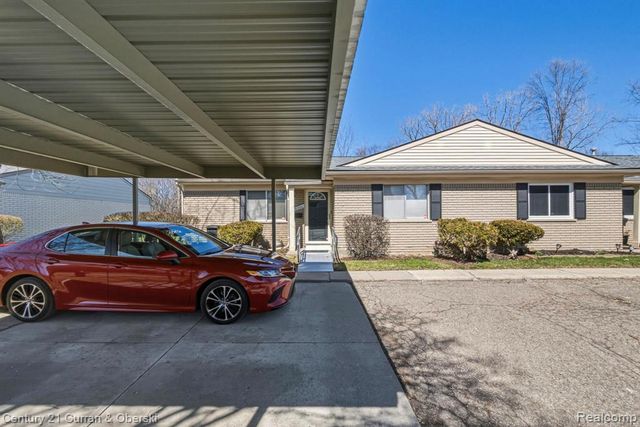 26596 Franklin Pointe Drive, Southfield, MI 48034