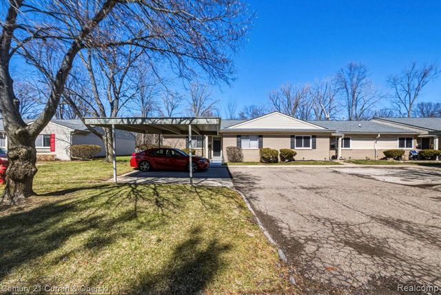 26596 Franklin Pointe Drive, Southfield, MI 48034