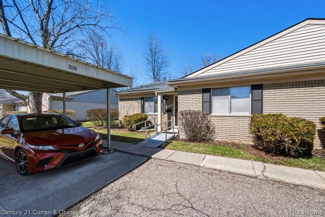 26596 Franklin Pointe Drive, Southfield, MI 48034