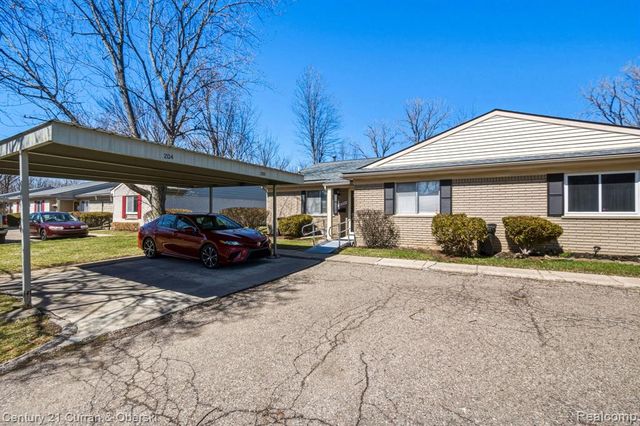 26596 Franklin Pointe Drive, Southfield, MI 48034