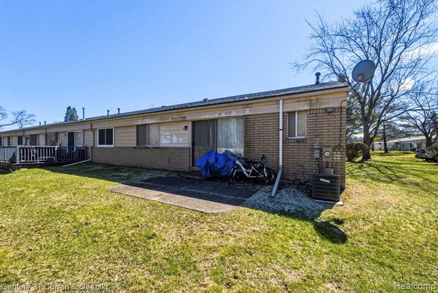 26596 Franklin Pointe Drive, Southfield, MI 48034