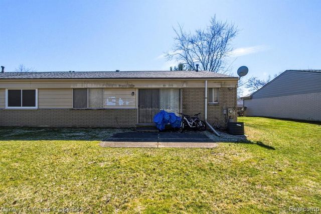 26596 Franklin Pointe Drive, Southfield, MI 48034