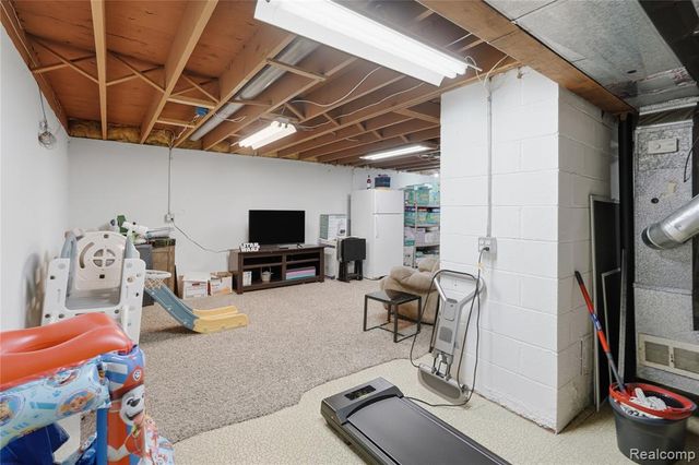 16840 Edloytom Way, Clinton Township, MI 48038