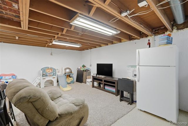 16840 Edloytom Way, Clinton Township, MI 48038