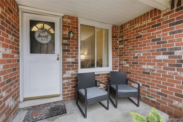 16840 Edloytom Way, Clinton Township, MI 48038