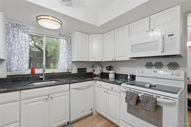 16840 Edloytom Way, Clinton Township, MI 48038