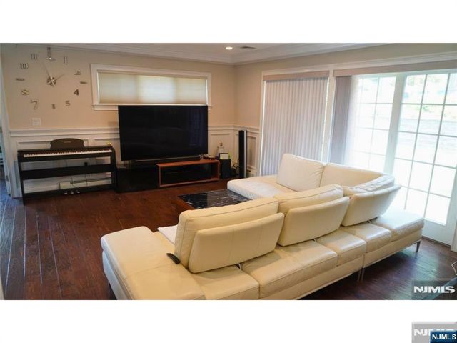 133 Reldyes Avenue, Leonia, NJ 07605
